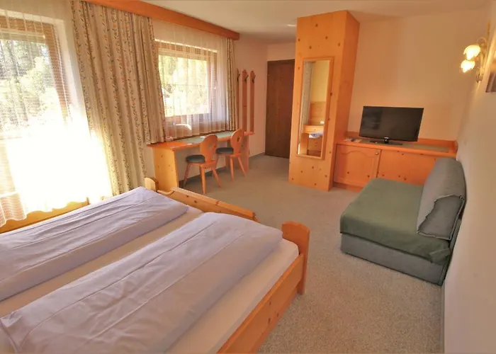 Ivos Sonnenpension ליוטאש